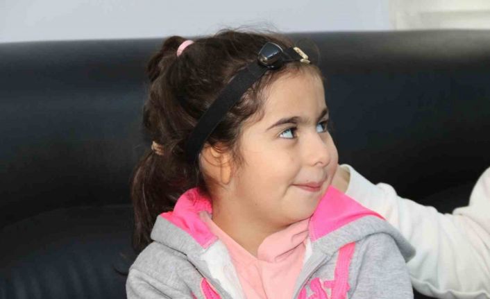 Kulakları doğuştan olmayan çocuğun duyması için 2 milyon 400 bin TL gerekiyor