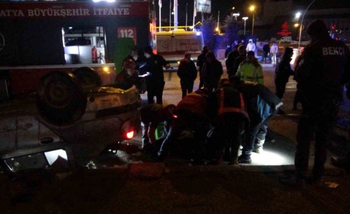 Malatya’da refüje çarpan otomobil devrilip ters döndü: 1 ölü, 1 yaralı