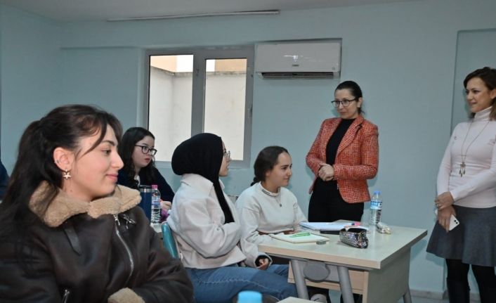 Manisa Büyükşehir Belediyesi’nden üniversite adaylarına kariyer rehberliği