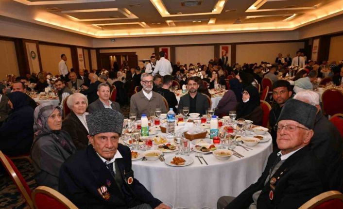 Manisa Büyükşehir son iftarda şehit aileleri ve gazileri ağırladı