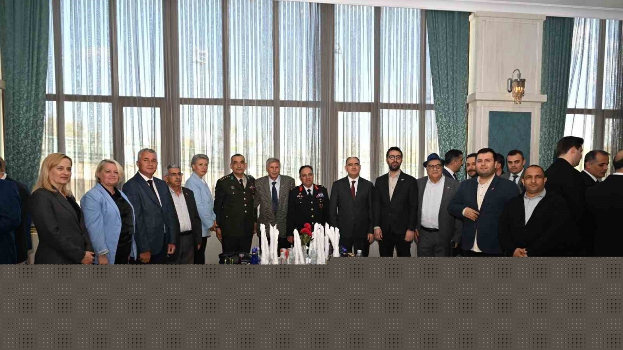 Manisa protokolü bayramlaştı