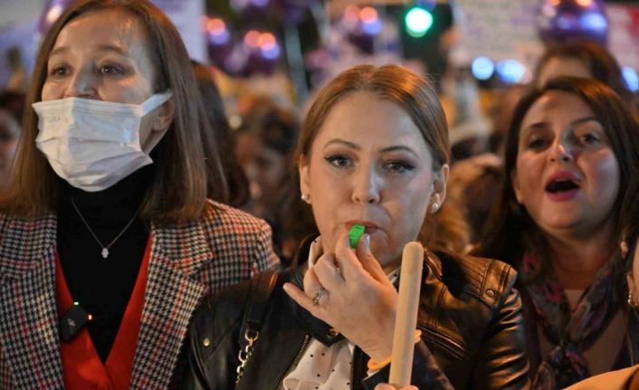 Manisalı kadınlar eşitlik ve özgürlük için yürüdü