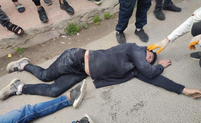 Mardin’de motosiklet yayaya çarptı: 3 yaralı