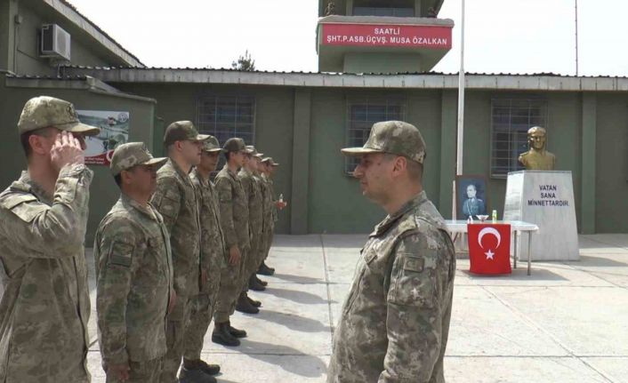 Mehmetçik, vatan savunmasını bayramda da sürdürüyor