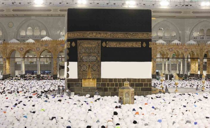Mekke’de milyonlarca Müslüman bayram namazını kıldı