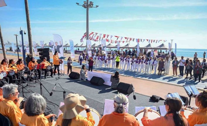 Mersin’de kadınlar ’Kadınlar Günü’nü kutladı