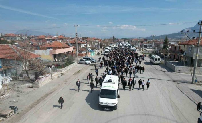 Minik Nazlı’yı son yolculuğuna tüm mahalleli birlikte uğurladı