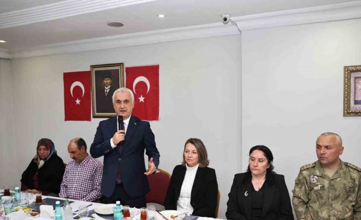 Muş Valisi Çakır, şehit aileleri ve gazilerle iftar sofrasında buluştu