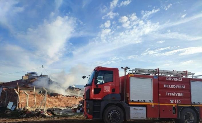 Müstakil evde çıkan yangın paniğe sebep oldu