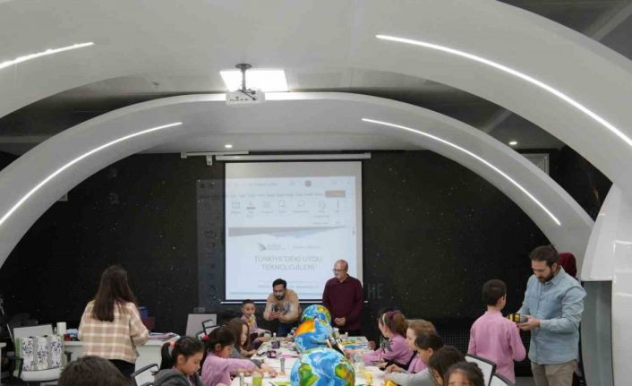 Öğrenciler bilimle tanıştırıyor