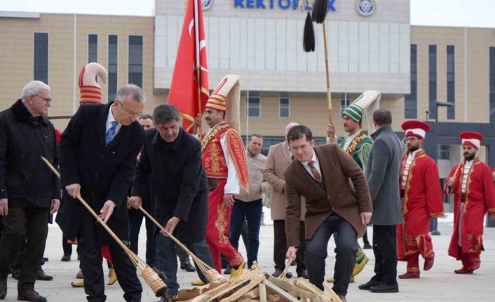 Öğrenciler nevruz ateşiyle ısındı