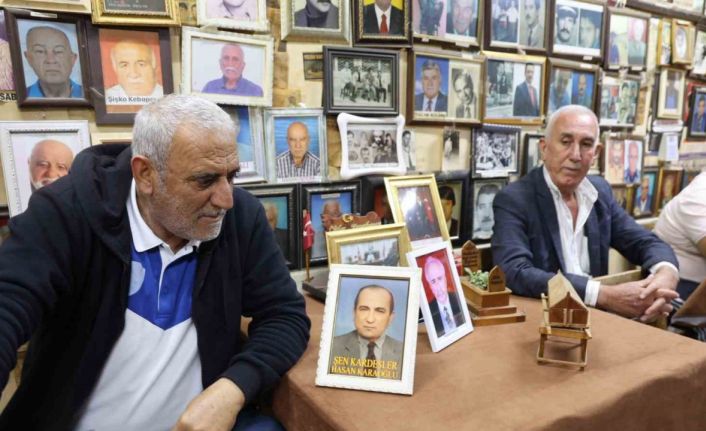 Ölüler kıraathanesinde bayram geleneği bozulmadı