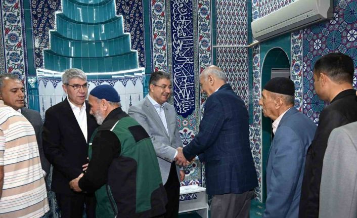 Osmaniye’de bayram namazında vatandaşlar camilere akın etti