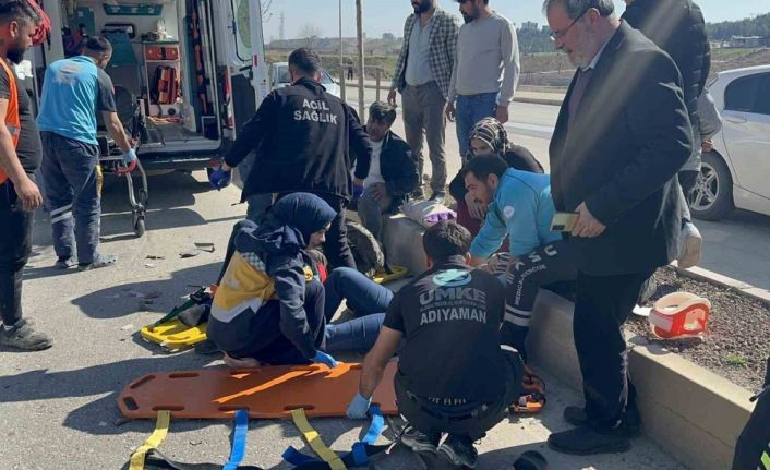 Otomobil motosiklete çarpıp kaçtı: 2 yaralı