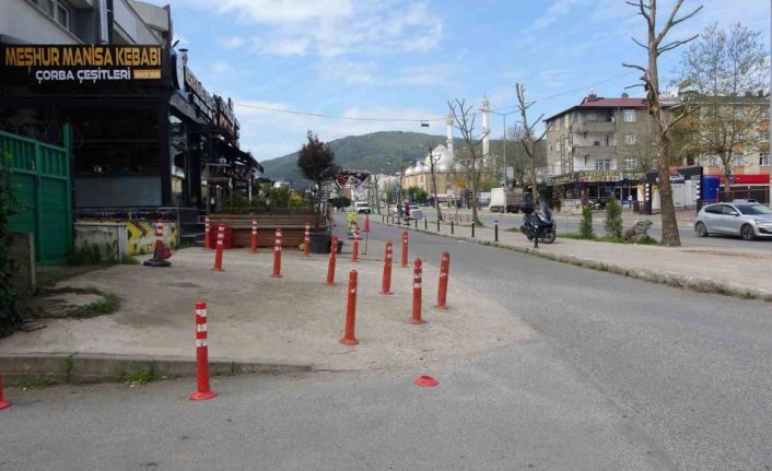 Pendik’te husumetlilerinin dükkanına ateş açan şahıslar müşterileri vurdu: 1 ölü, 2 yaralı