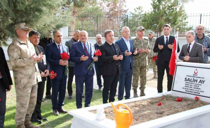 Ramazan Bayramında şehitlik ve mezarlık ziyaret edildi