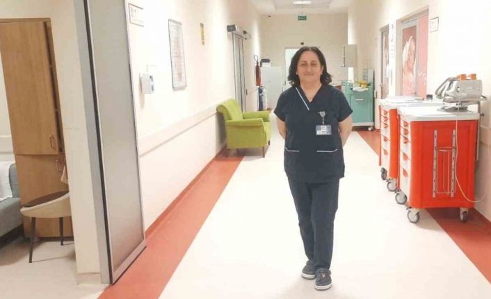 Sağlık Bakanlığı’nın teşekkür belgesi verdiği 37 yıllık ebe: "5 binin üzerine doğuma katıldım"