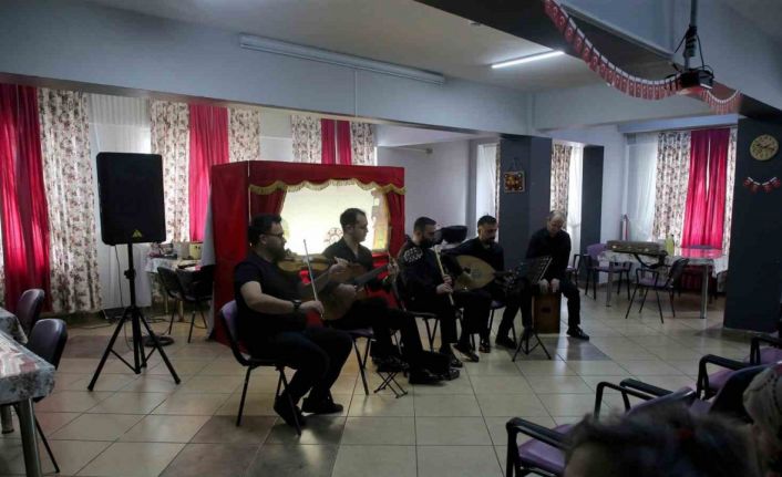 Sakarya Büyükşehir’den yaşlıların yüzünde tebessüm olan ziyaret