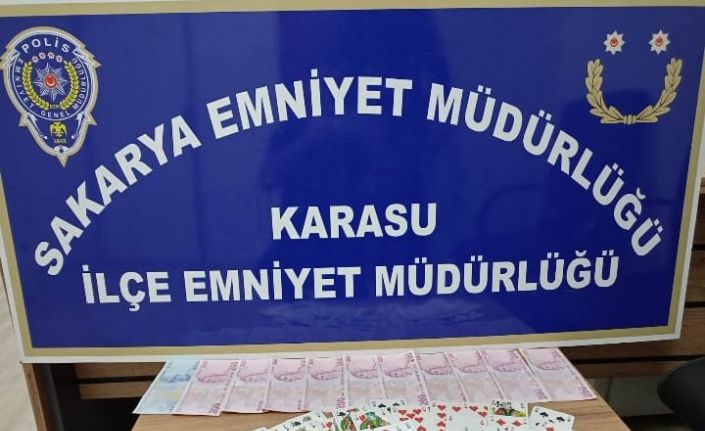 Sakarya’da iki kahvehaneye kumar baskını: 9 kişi hakkında adli ve idari işlem başlatıldı