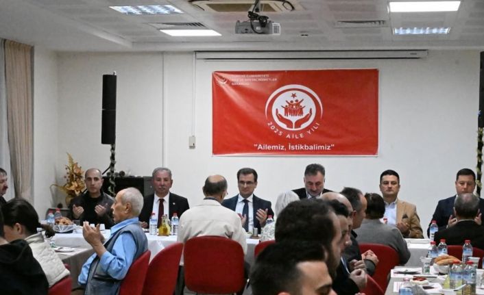 Salihli protokolü, huzurevi sakinleriyle iftar yaptı