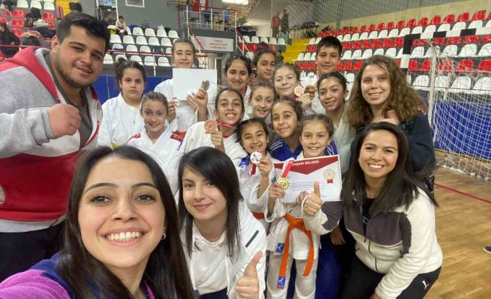 Salihlili judocular, Denizli’de madalyaları topladı