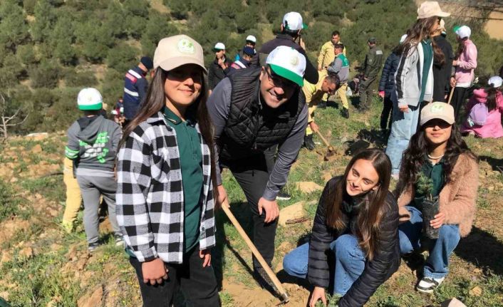 Sarıgöl’de 400 fıstık çamı toprakla buluştu