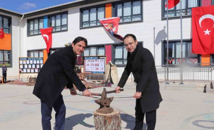 Selendi’nin Nevruz ateşi Rahmanlar Mahallesinde yakıldı