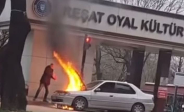 Seyir halindeyken arıza yapan araç alev topuna döndü