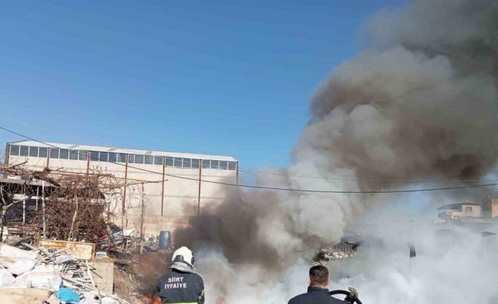 Siirt’te hurdalıkta çıkan yangın söndürüldü