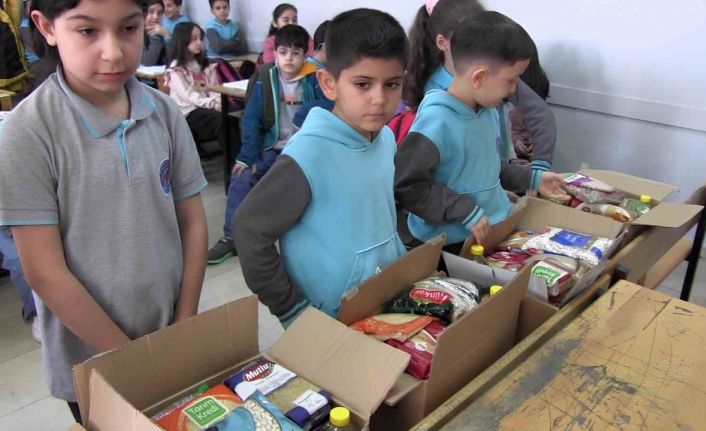 Siirt’te ilkokul öğrencileri harçlıklarıyla Ramazan kolisi hazırladı