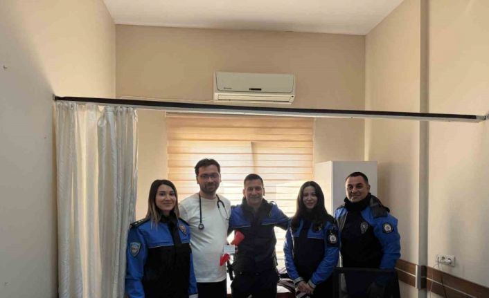 Şırnak emniyetinden 14 Mart Tıp Bayramında doktorlara karanfil