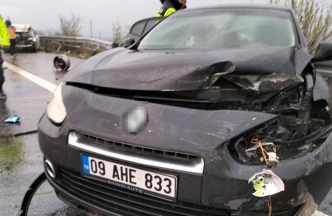 Susurluk’ta zincirleme kaza: 2 ölü, 4 yaralı