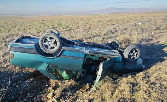 Takla atan otomobilden şans eseri yara almadan çıktı