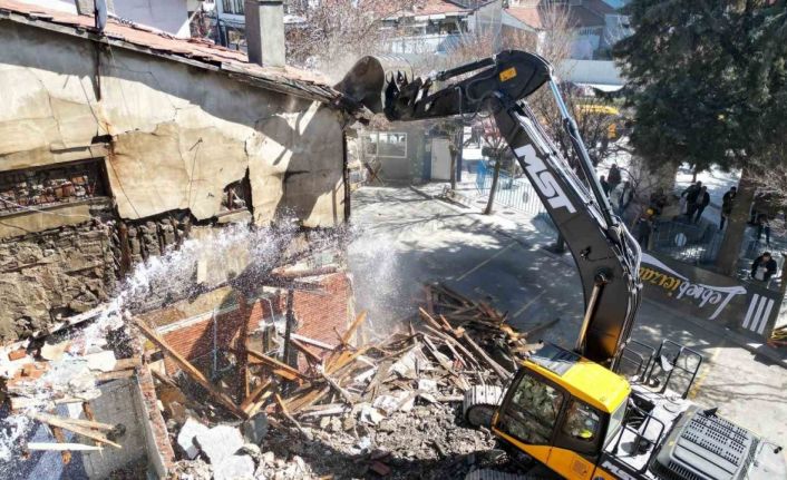 Tarihi Meydan’da yıkım çalışmaları sürüyor