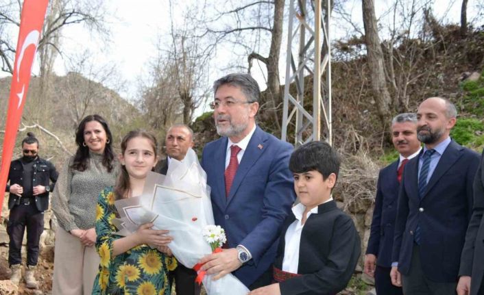 Tarım ve Orman Bakanı Yumaklı, Hakkari’nin Çukurca ilçesini ziyaret etti