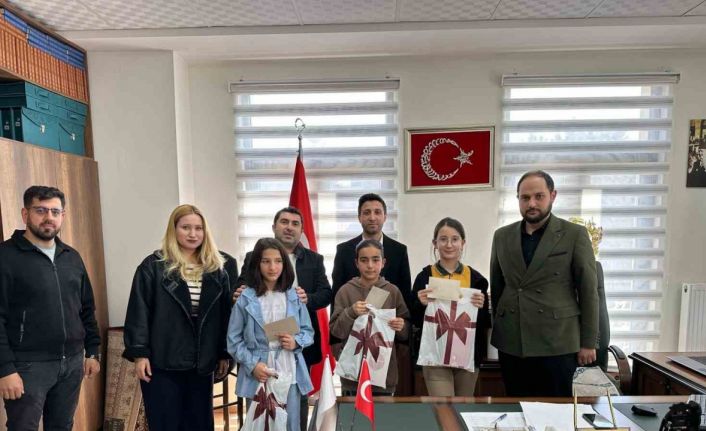 Tatvan’da ortaokul öğrencileri arası şiir okuma yarışması