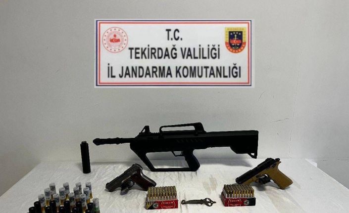 Tekirdağ’da jandarmadan silah ve uyuşturucu operasyonları