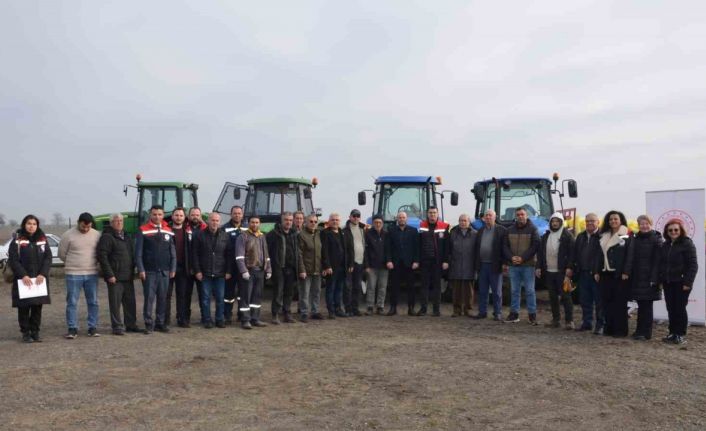Tekirdağ’da köy merasına gübre atımı gerçekleştirildi