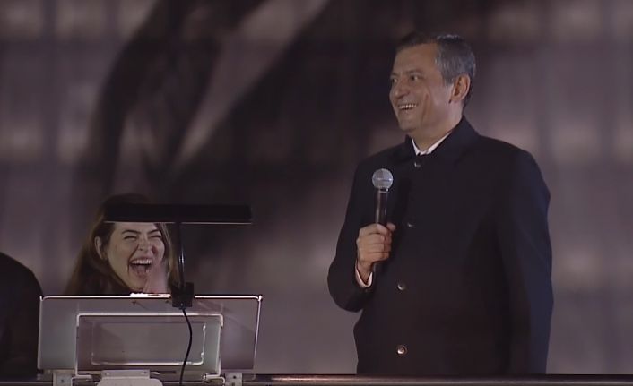 Terör propagandası yapan Eda Ezgi Yıldız, Özgür Özel ve İmamoğlu ailesiyle yan yana