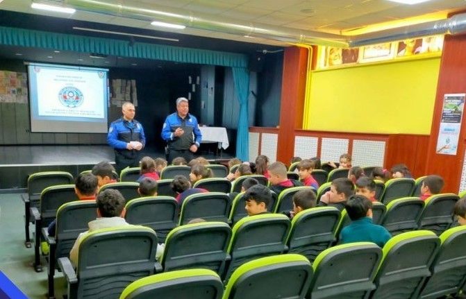 Toplum Destekli Polislik Şube Müdürlüğü’nden okullarda eğitim faaliyetleri