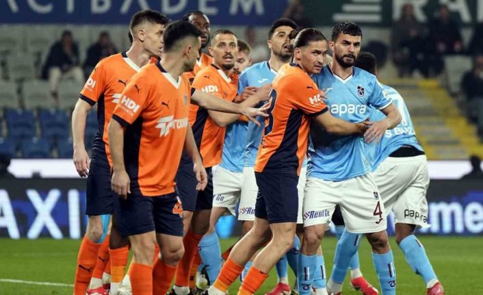 Trendyol Süper Lig: Başakşehir: 0 - Trabzonspor: 1 (Maç devam ediyor)