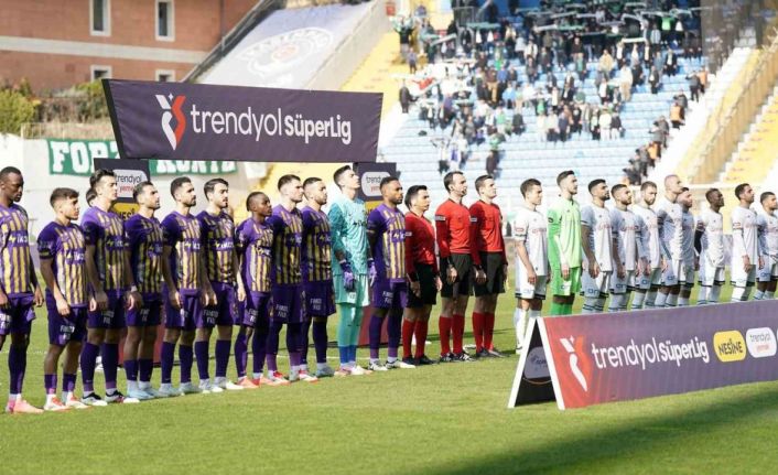 Trendyol Süper Lig: Eyüpspor: 1 - Konyaspor: 0 (İlk yarı)