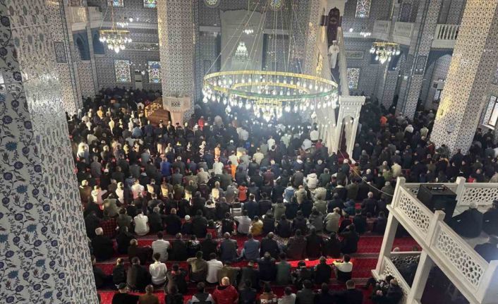 Türkiye’de ilk bayram namazı Iğdır’da kılındı