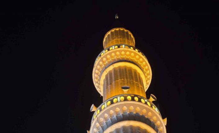 Türkiye’nin ilk asansörlü camisi gece aydınlatmasıyla Ramazan ayını karşılıyor