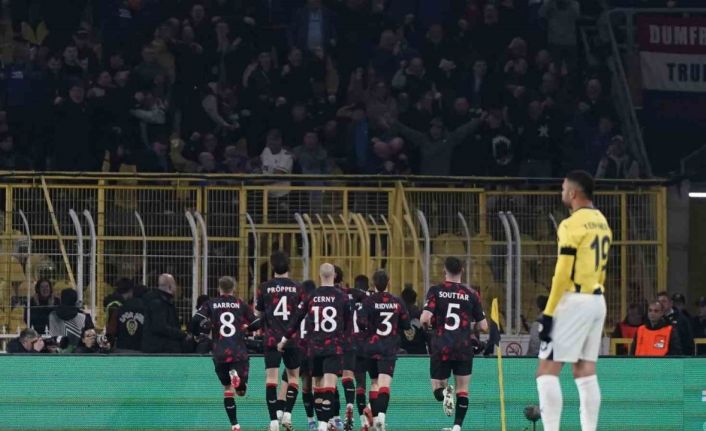 UEFA Avrupa Ligi: Fenerbahçe: 1 - Rangers: 2 (İlk yarı)