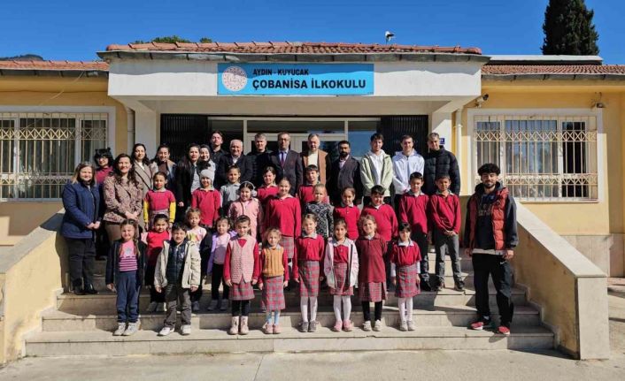 Üniversite öğrencilerinden ilkokul öğrencilerine destek