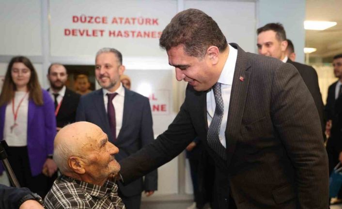 Vali Aslan’dan hastalara bayram ziyareti