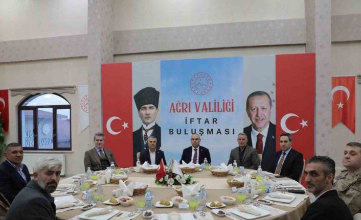 Vali Koç, muhtarlarla iftar sofrasında bir araya geldi