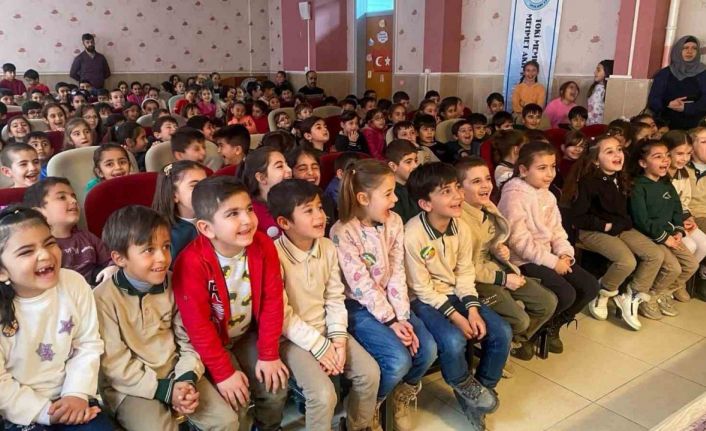 Van Büyükşehir Belediyesi Hacivat-Karagöz oyununu öğrencilerle buluşuyor