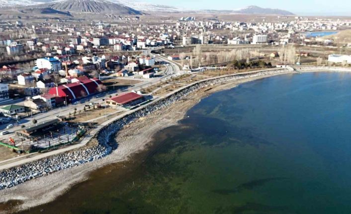 Van Gölü çekilmeye devam ediyor